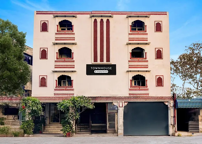 Townhouse Chandpole Metro Station Formerly Hotel Raghuraj Palace Jaipur
