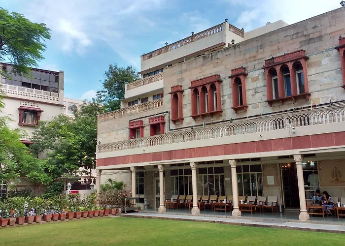 Hotel Arya Niwas